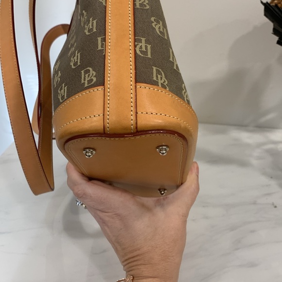 DOONEY & BOURKE Cabriolet Monogram Tote & Matching Kiss Lock Wallet - Picture 9 of 15